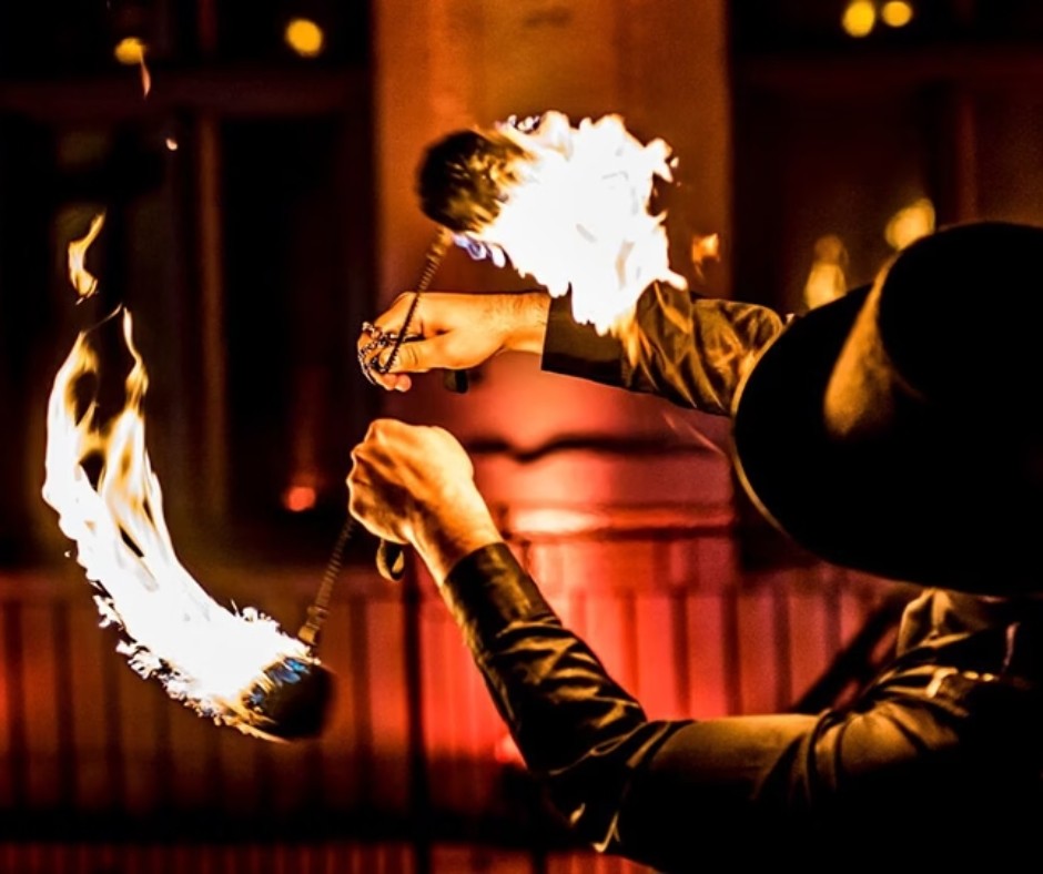 Jégpálya megnyitó: Tűzzsonglőr előadás és szikrashow Esztergom